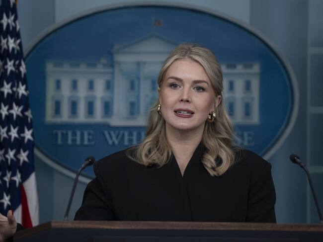 Karoline Leavitt durante una rueda de prensa en la Casa Blanca, el 11 de diciembre de 2025. FOTO: Celal Gunes/Anadolu vía Getty Images