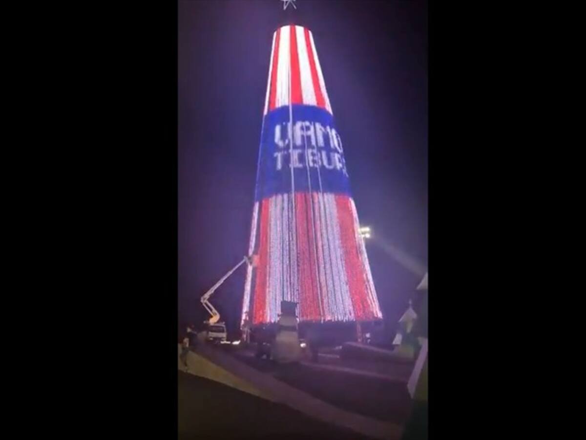 En Barranquilla fue encendido el árbol de Navidad más grande de Colombia