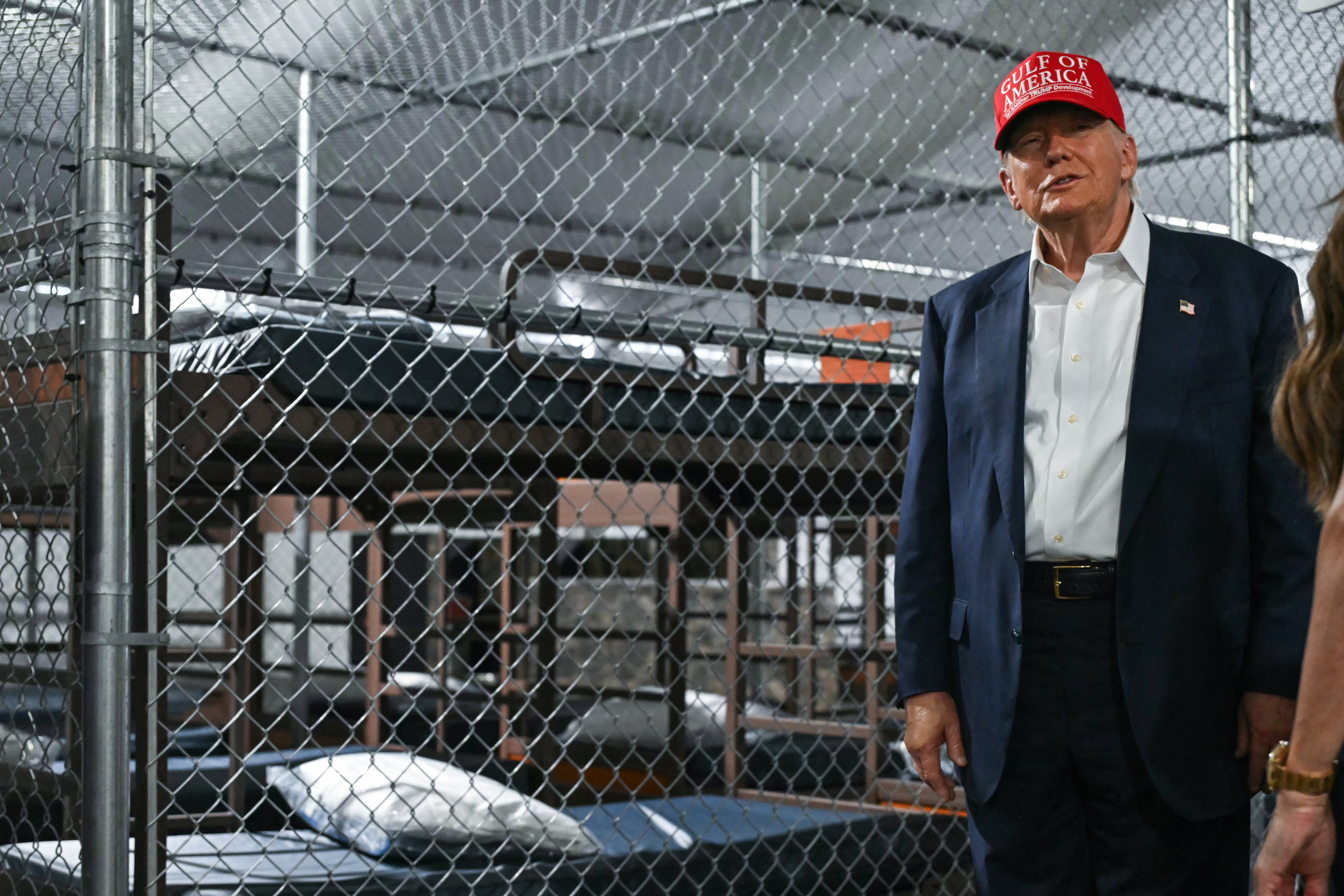 Donald Trump en "Alligator Alcatraz". Foto: ANDREW CABALLERO-REYNOLDS/AFP via Getty Images.        