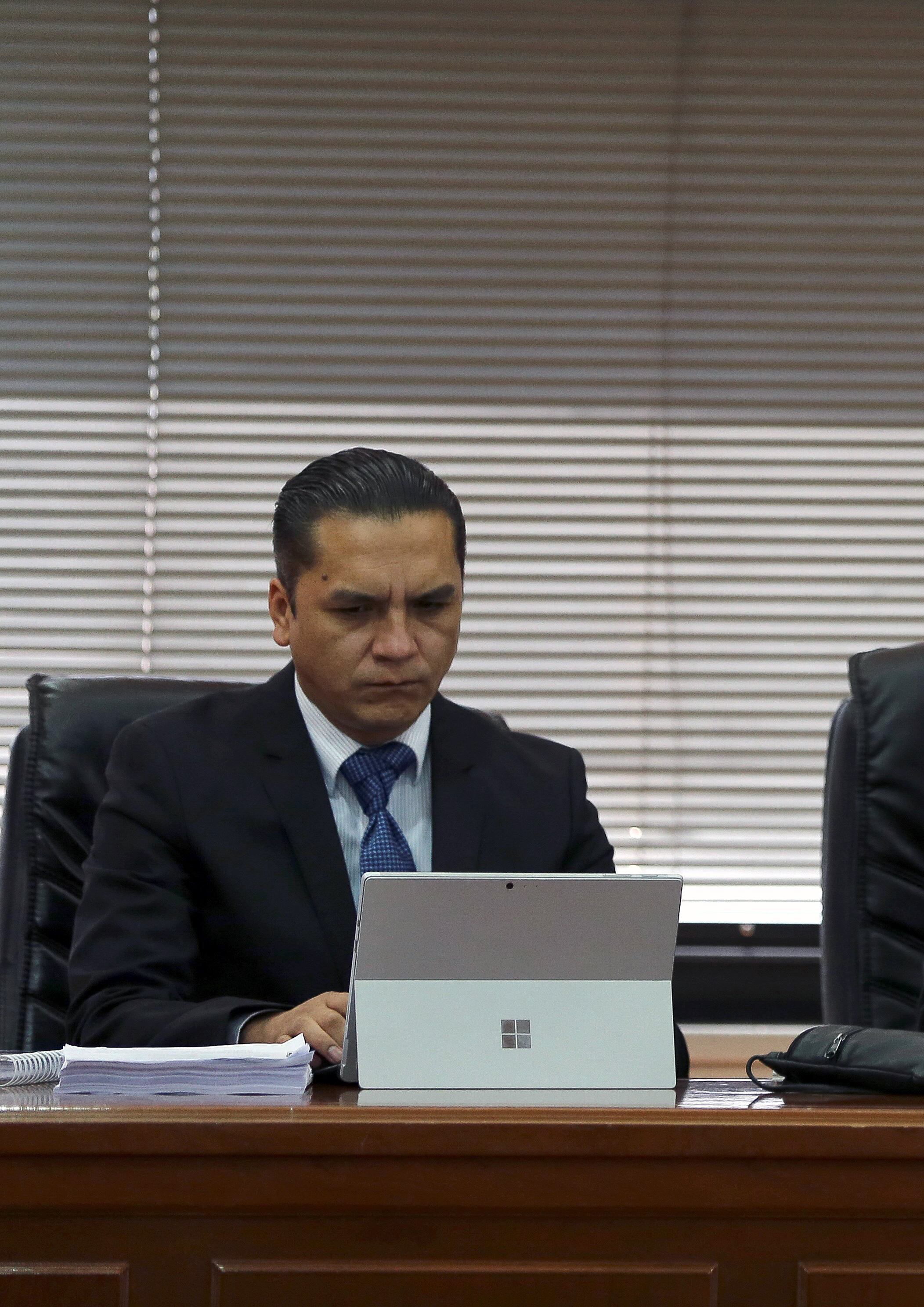 Fotografía de archivo fechada el 30 de septiembre de 2019 que muestra al presidente del Consejo de la Judicatura de Ecuador, Wilman Terán, durante una audiencia relacionada con el caso Odebrecht, en la Corte Nacional de Justicia en Quito (Ecuador). El presidente del Consejo de la Judicatura de Ecuador, Wilman Terán, fue detenido este jueves como parte de una presunta gran trama de corrupción con infiltraciones del narcotráfico en el sistema judicial, carcelario y policial, y que involucra a 30 investigados, entre altos jueces, fiscales, policías, abogados y criminales. EFE/ José Jácome ARCHIVO