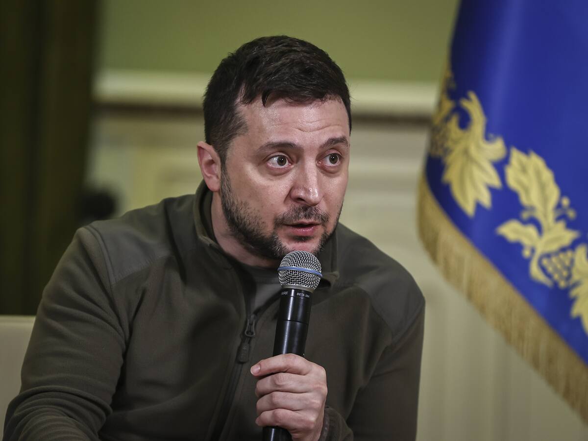 Volodimir Zelenski acusa a Rusia de provocaciones ante visita de OIEA a Zaporiyia