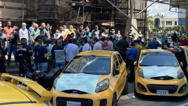 Taxistas protestaron a favor de Concejal. Crédito: Mario Escobar Valencia.