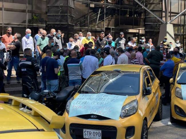 Taxistas protestaron a favor de Concejal. Crédito: Mario Escobar Valencia.