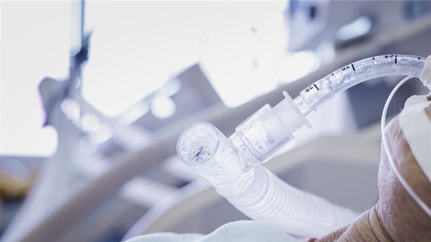 Julio Julio Peralta, médico del Hospital Rosario Pumarejo de López aseguró que están en paro desde el 4 de julio y solo están prestando servicio en urgencias.. Foto: Getty Images