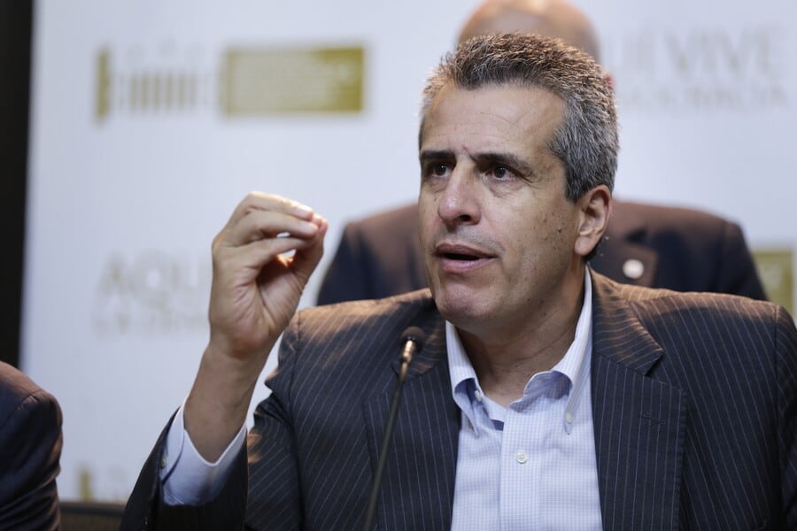 Luis Fernando Velasco pide a César Gaviria dejar la dirección del Partido Liberal si gana Petro. Foto: Colprensa.