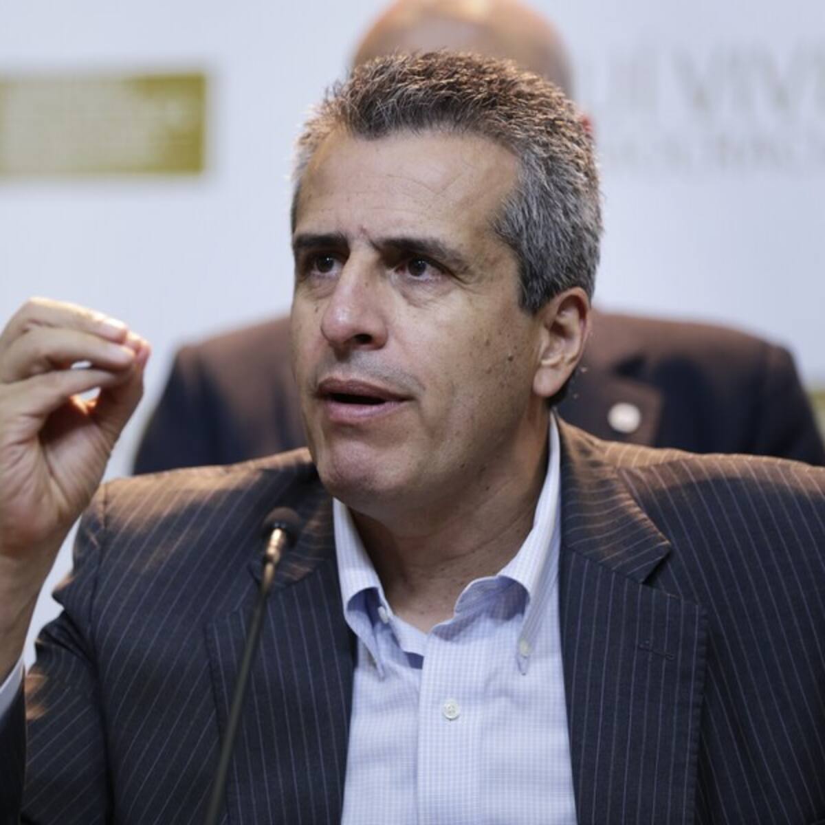 Video: Luis Fernando Velasco pide a César Gaviria dejar la dirección del Partido Liberal si gana Petro