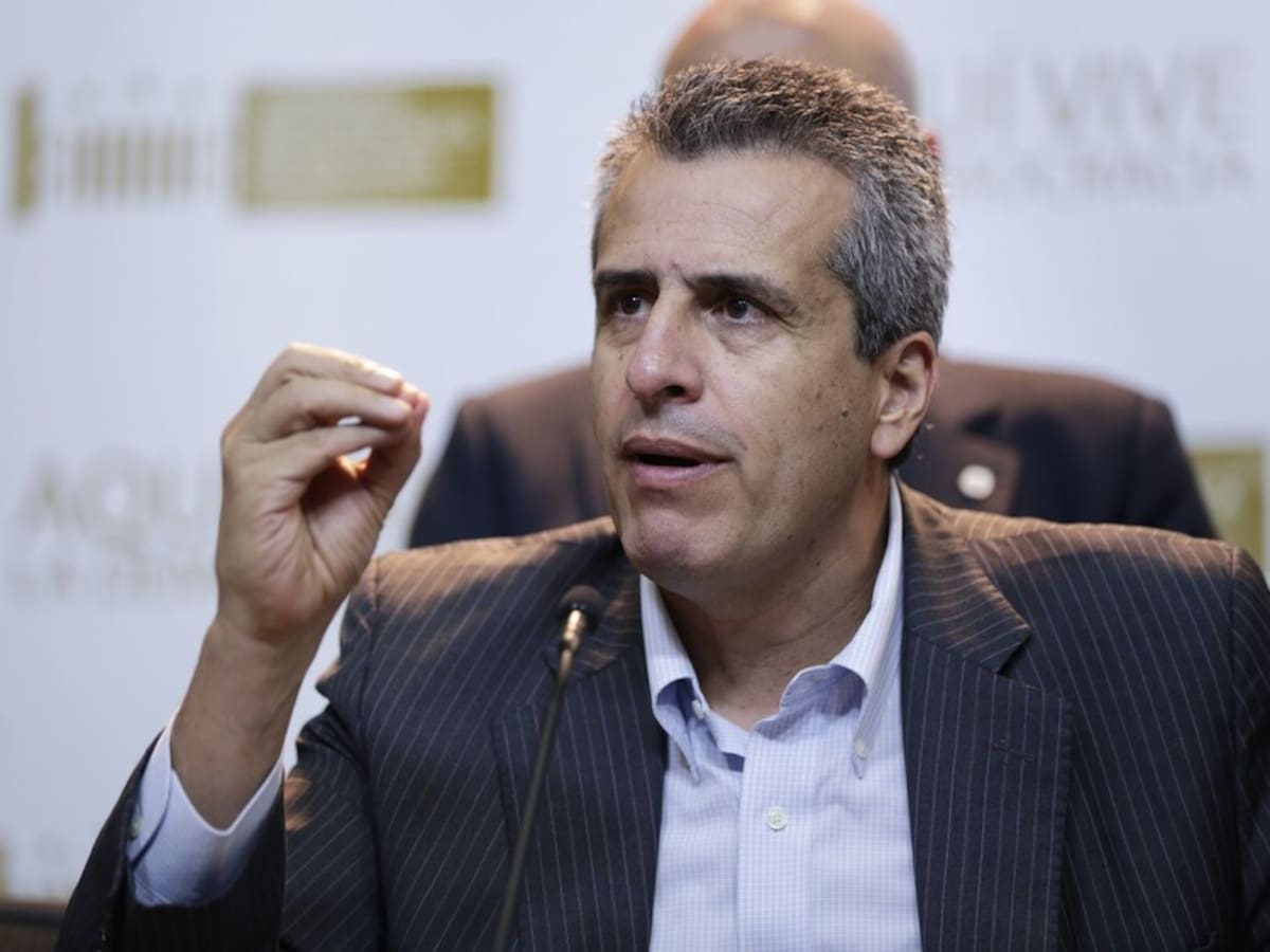 Video: Luis Fernando Velasco pide a César Gaviria dejar la dirección del Partido Liberal si gana Petro