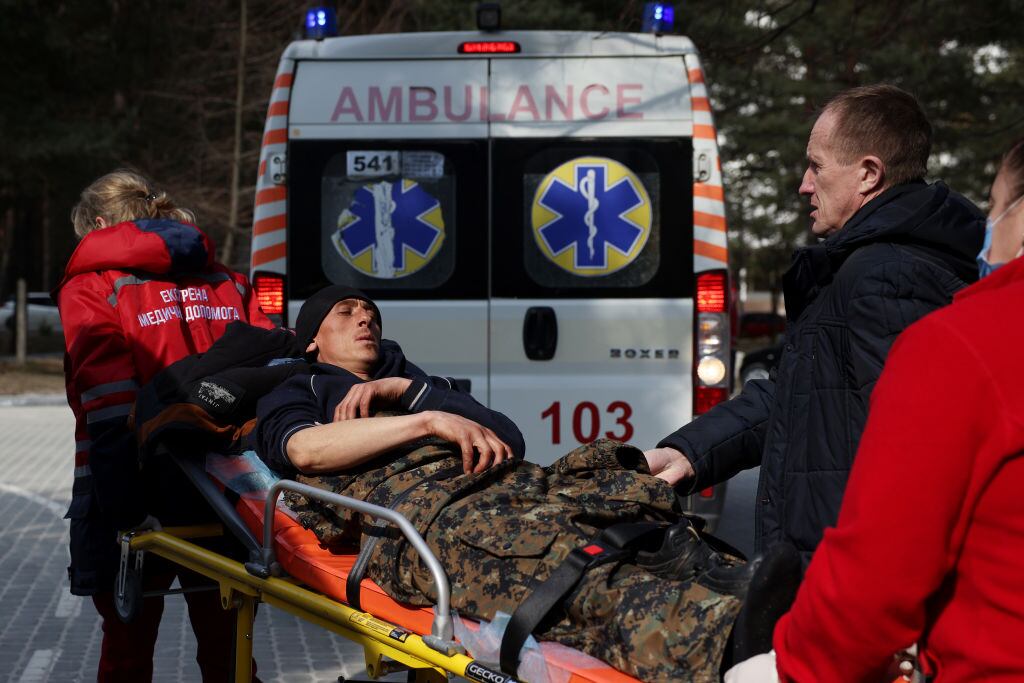 Hombre herido en los ataques aéreos (Photo by Dan Kitwood/Getty Images)