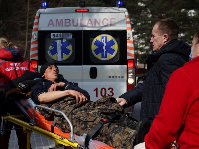 Hombre herido en los ataques aéreos (Photo by Dan Kitwood/Getty Images)