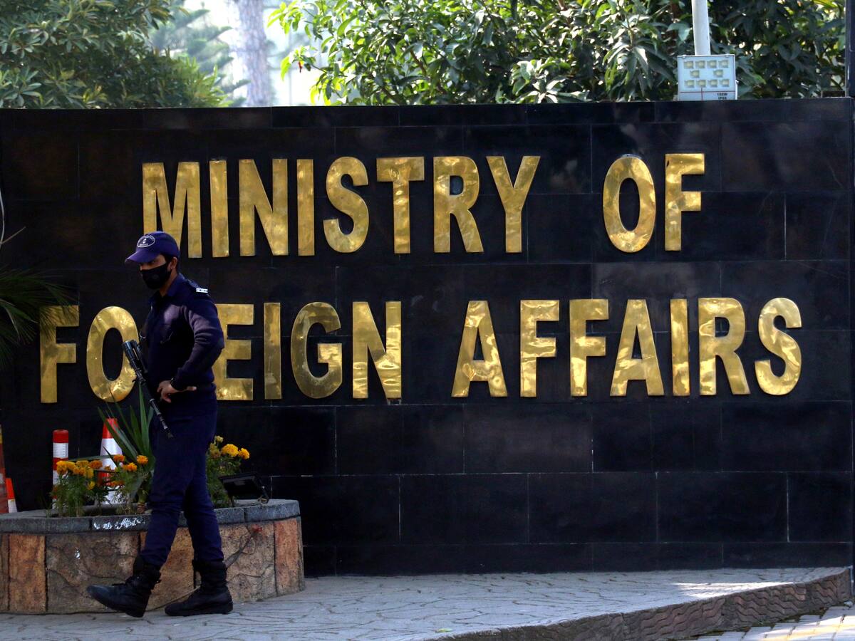 “Ataque de Pakistán sobre Irán fue más bien una advertencia”: exembajador Husain Haqqani