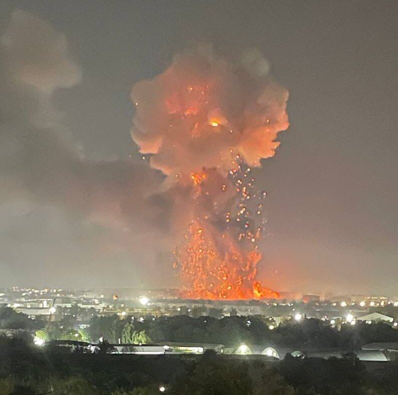 Explosión en aeropuerto de Uzbekistán. Foto: captura pantalla video