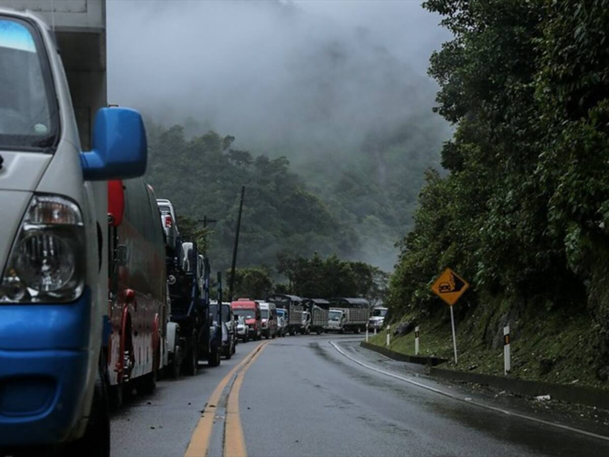 Camioneros aún plantean peticiones al Gobierno por cierre de la vía Bogotá- Villavicencio