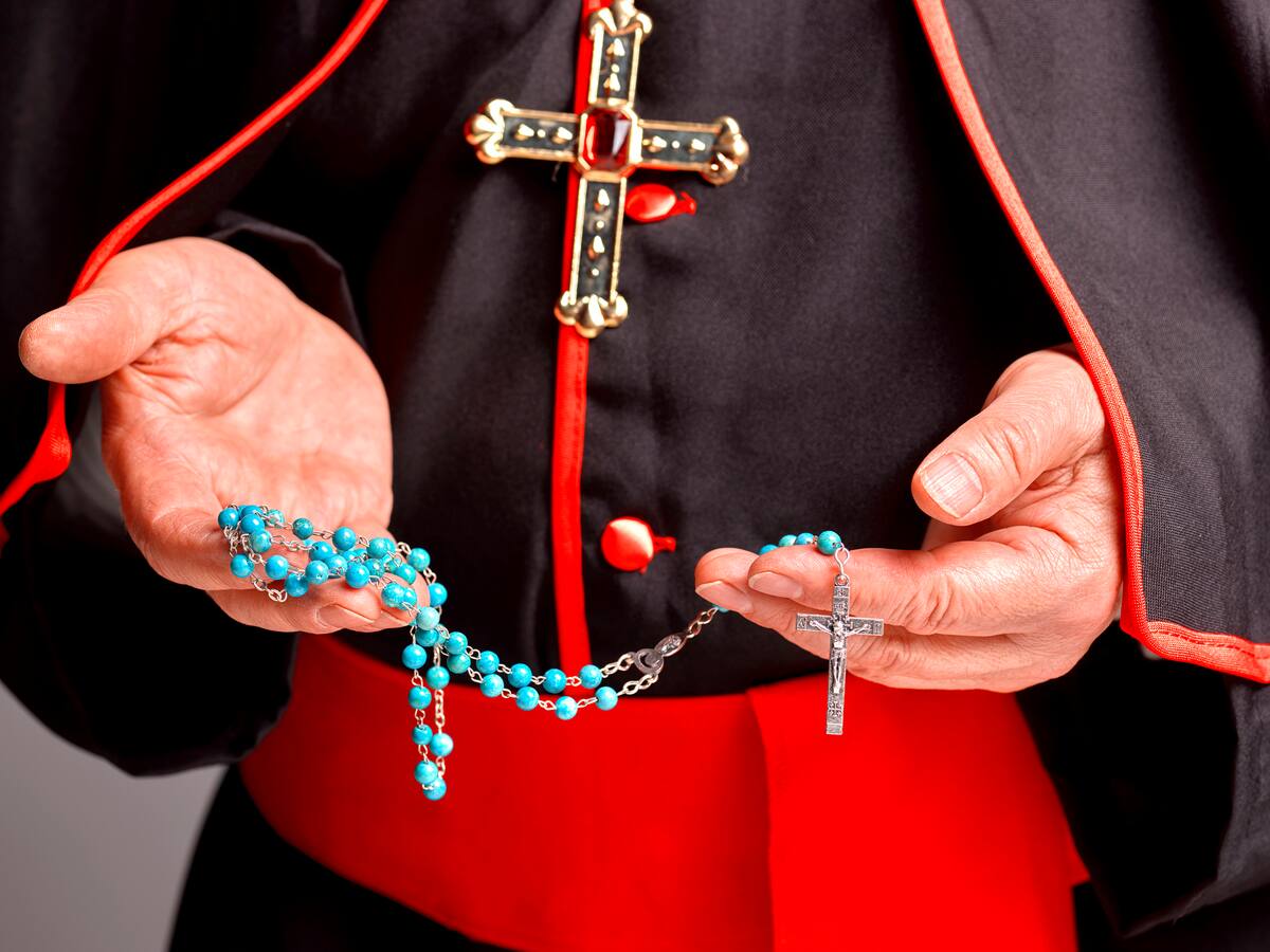 La Iglesia debe asumir su responsabilidad: abogado sobre informe de pederastia