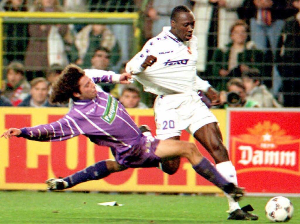Fredy Rincón en el Real Madrid (Photo by MANUEL BARRIOPEDRO / AFP) (Photo by MANUEL BARRIOPEDRO/AFP via Getty Images)