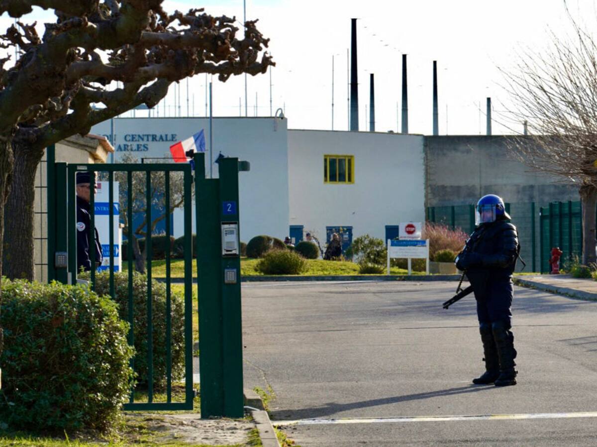 Un preso, armado con arma blanca, tomó cinco rehenes en una cárcel en Francia