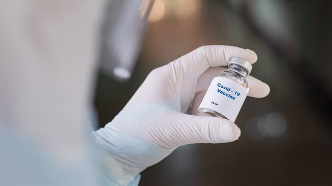 La vacuna debe "proteger contra las variantes detectadas hasta esta fecha", informó la empresa después de realizar una prueba de laboratorio.. Foto: Getty Images