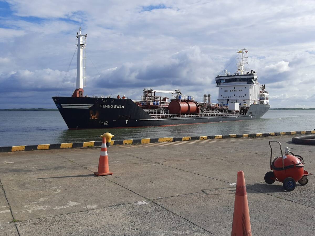 El puerto de Tumaco recibió el primer gran barco cargado con combustibles
