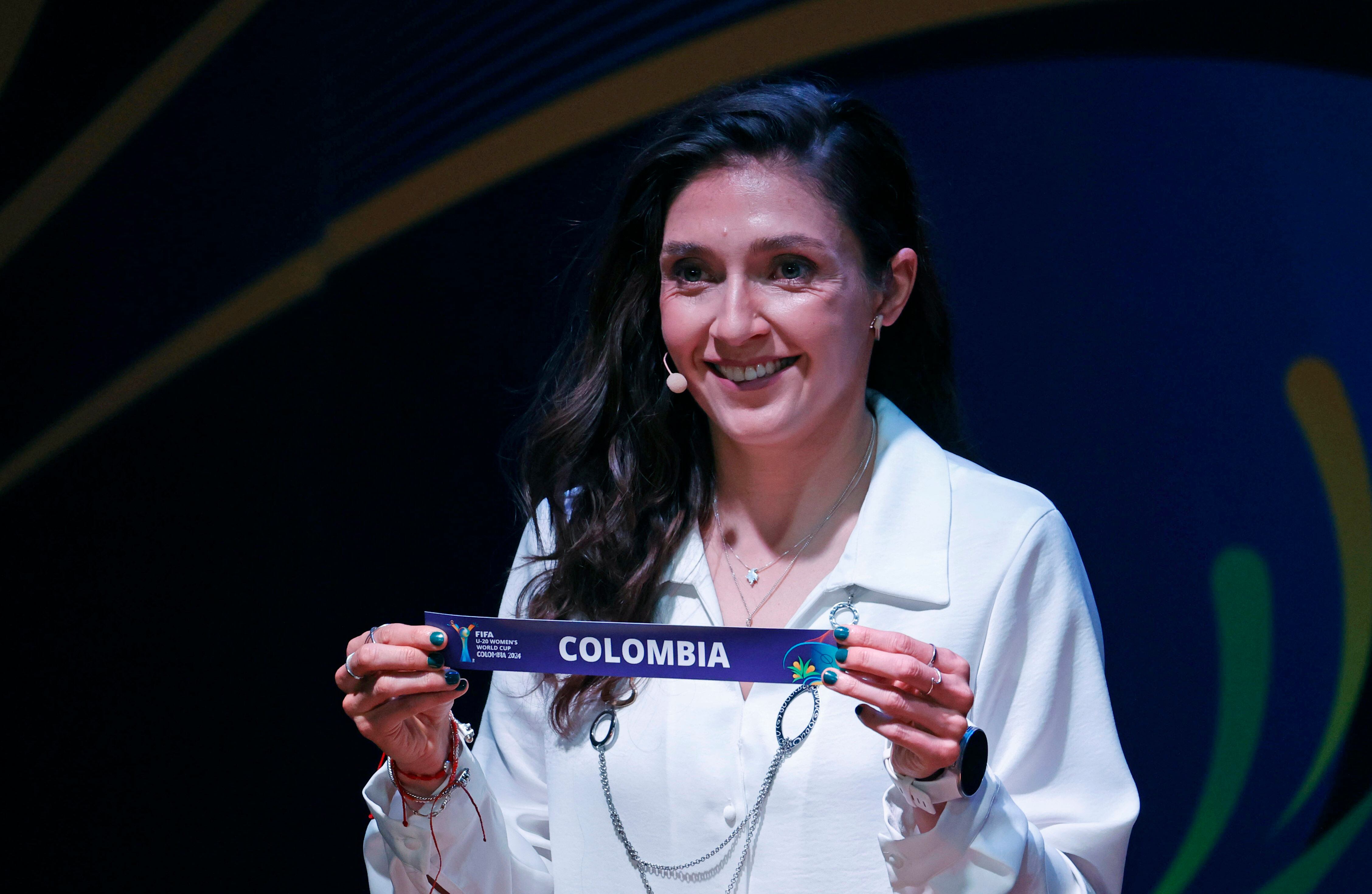 BOGOTÁ (COLOMBIA), 05/06/2024.- Natalia Gaitán, excapitana de la selección Colombia de fútbol, participa en el sorteo del Mundial Femenino de Fútbol Sub-20. EFE/ Mauricio Dueñas Castañeda