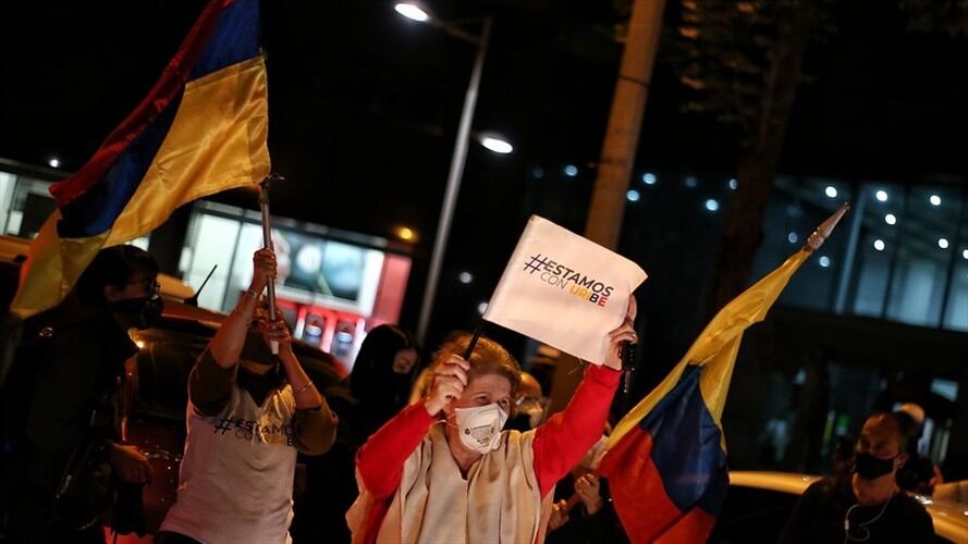 En Antioquia siguen las manifestaciones de rechazo a la decisión de la Corte Suprema de Justicia de emitir orden de detención domiciliaria al expresidente Álvaro Uribe Vélez. Foto: Colprensa