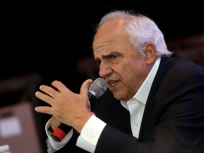 Con proceso constituyente podríamos quedar en manos del uribismo: Ernesto Samper