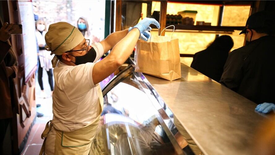 Por cada $100 que gane una empresa, $67 se van en impuestos. Foto: Colprensa