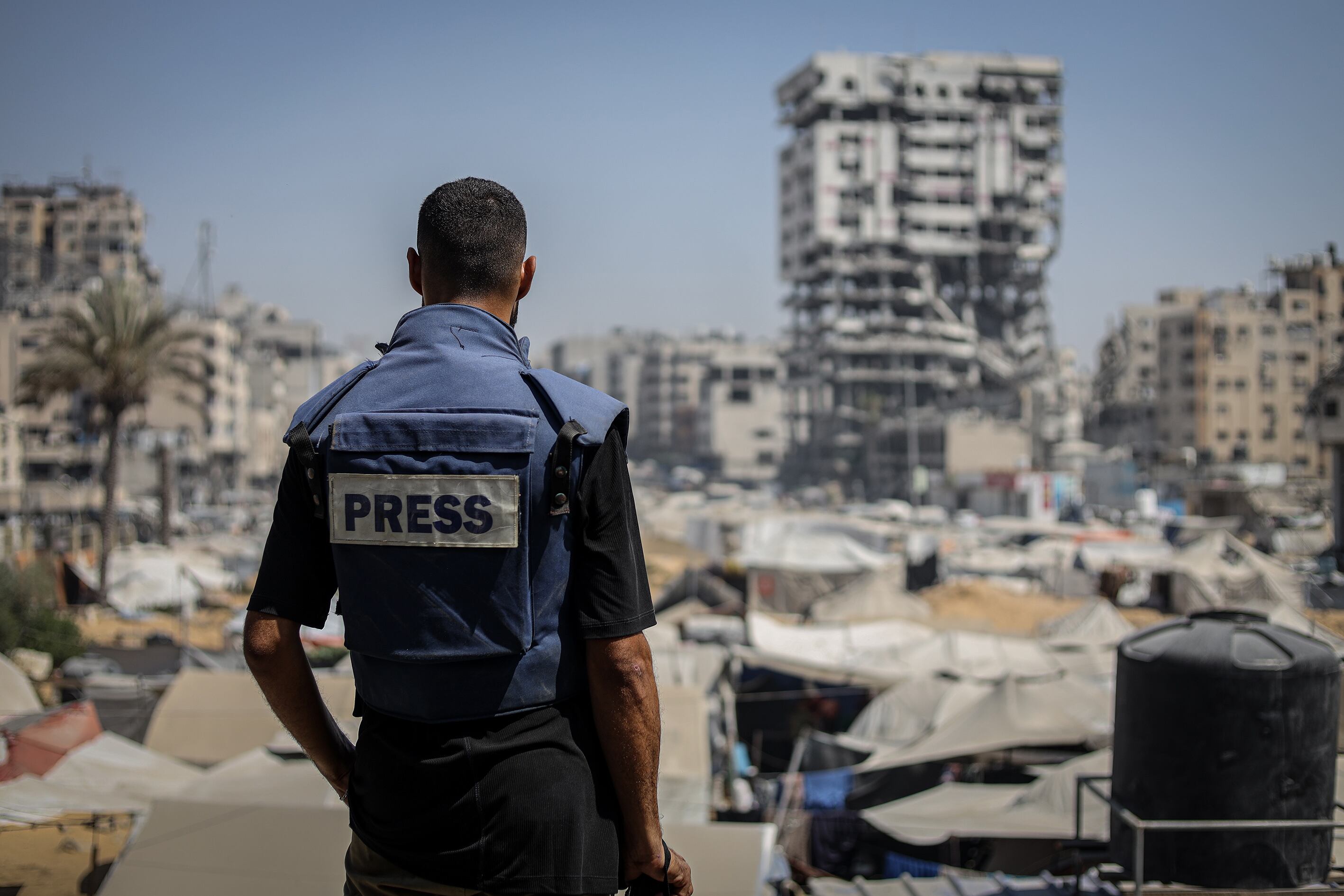 Periodista en la Franja de Gaza. FOTO: Khames Alrefi/Anadolu via Getty Images
