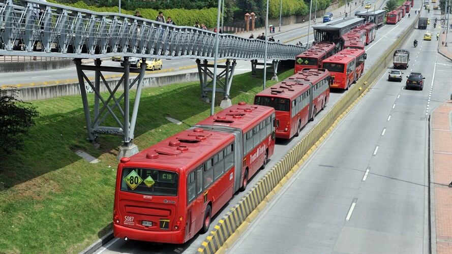 Imagen de referencia de Transmilenios en Bogotá. Foto: GUILLERMO LEGARIA/AFP via Getty Images