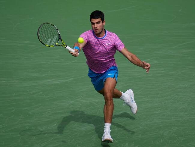 Indian Wells (United States), 10/03/2024.- Carlos Alcaraz of Spain in action against Felix Auger-Aliassime of Canada during the BNP Paribas Open tennis tournament in Indian Wells, California, USA, 10 March 2024. (Tenis, España) EFE/EPA/RAY ACEVEDO