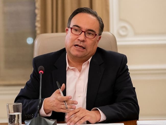 Embajador de Colombia en España ofrece excusas por hablar de &quot;literatura neutra&quot;