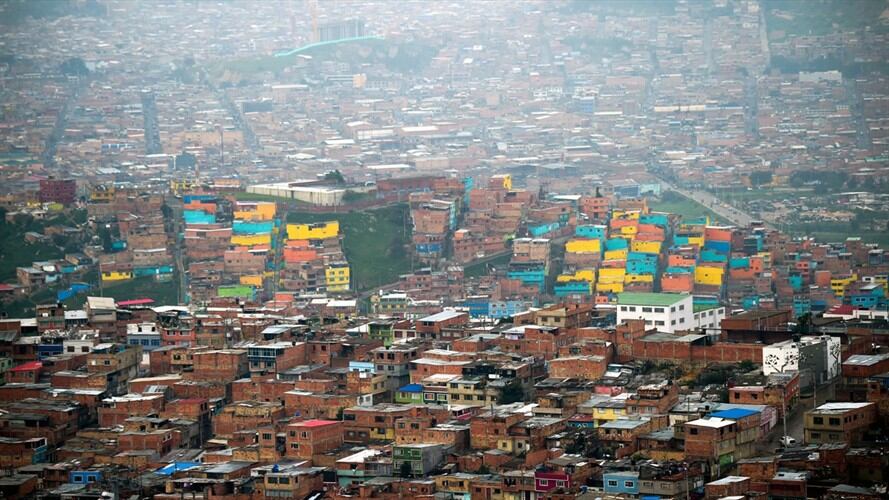 Las autoridades investigan la muerte de tres personas que fueron halladas al interior de una vivienda en el barrio El Paraíso, en la localidad de Ciudad Bolívar. Foto: Getty Images