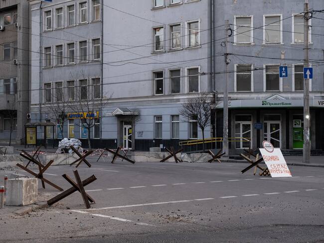 Foto de referencia de la ciudad de Kiev, Ucrania, defendiéndose de los ataques de los rusos. (Photo by Alex Chan Tsz Yuk/SOPA Images/LightRocket via Getty Images)