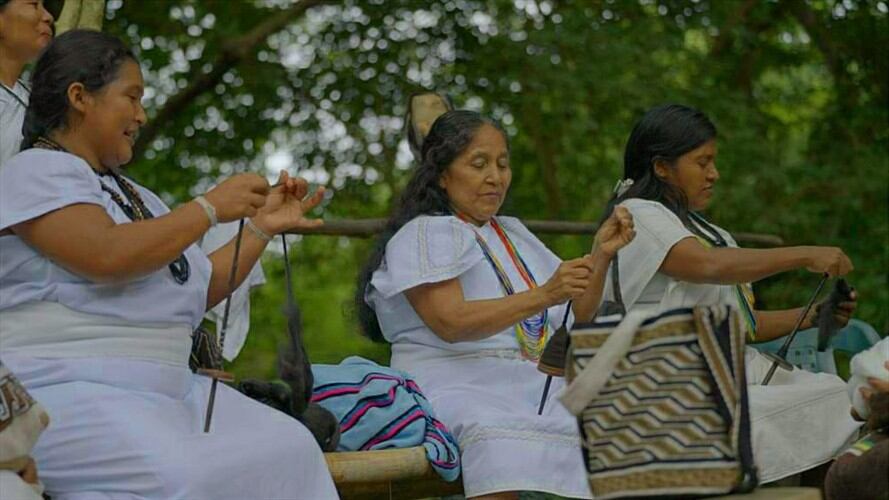 Las mujeres indígenas ya están planeando ubicar un centro de acopio de plástico en Katansama. Foto: Sergio Vásquez/Travesía Caribe Respira