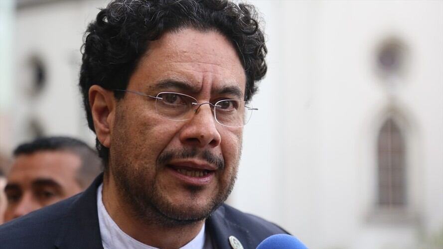 Iván Cepeda reveló que su nombre apareció mencionado en medio de los perfilamientos adelantados por el Ejército Nacional. Foto: Colprensa / ÁLVARO TAVERA