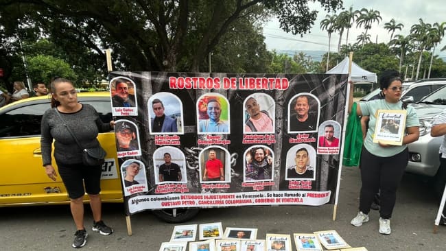 Familiares de más de 30 colombianos detenidos en Venezuela esperan su liberación
