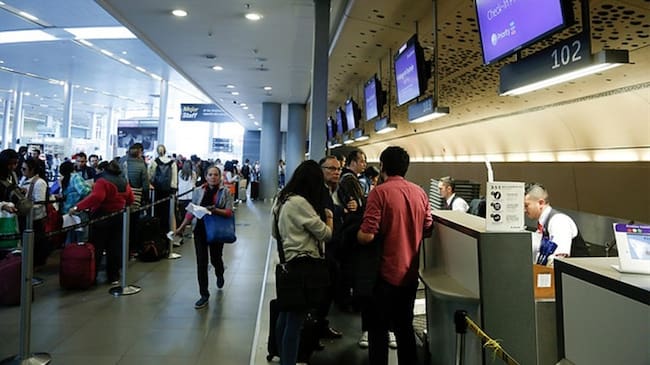 Según la Aerocivil, sigue en aumento la movilización aérea de pasajeros en Colombia. Foto: Colprensa