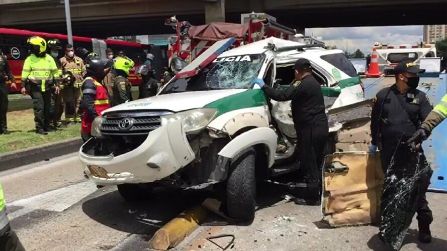 El reporte entregado por la Secretaría de Salud de Bogotá es de tres policías lesionados y dos civiles. . Foto: Pantallazo video