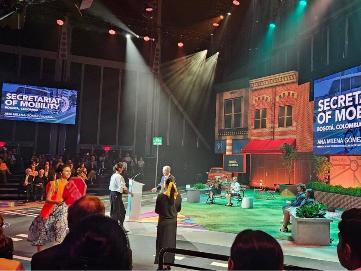 Bogotá recibe premio de Bloomberg por excelencia en seguridad vial