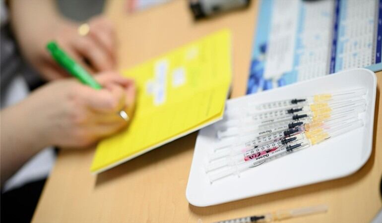 Austria aprueba restricciones para personas no vacunadas. Foto: EFE/EPA/CHRISTIAN BRUNA