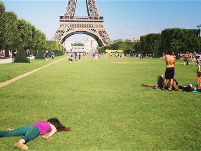 Selfies haciéndose la muerta, así es la protesta de Stephanie Leigh contra estas fotos