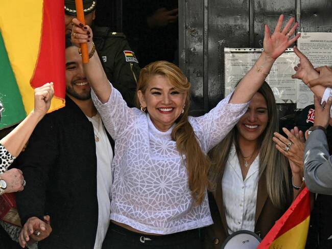 Jeanine Añeez, saliendo de la prisión de mujeres de La Paz. Foto: Aizar RALDES / AFP