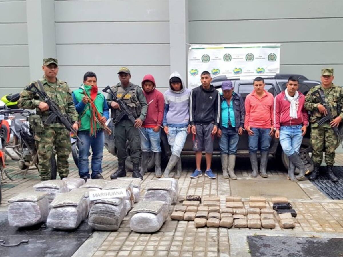 Seis capturados con cargamento de marihuana en Inzá, Cauca