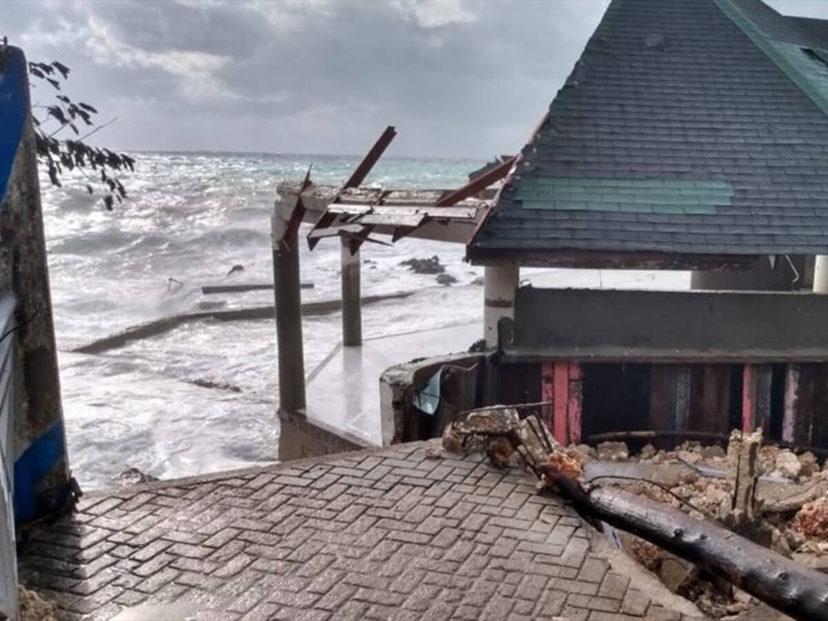 Duque llega a San Andrés para apoyar atención a la emergencia por el huracán Eta