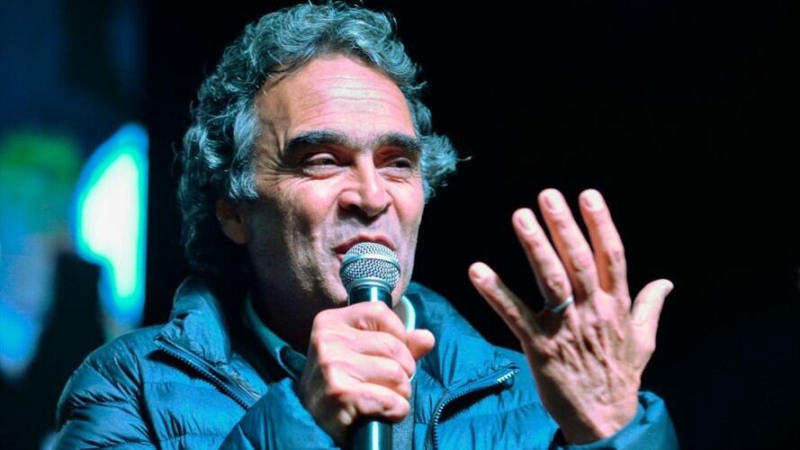 Sergio Fajardo será imputado por los delitos de contrato sin cumplimiento de requisitos legales y peculado por apropiación. Foto: Getty Images / DIANA SÁNCHEZ