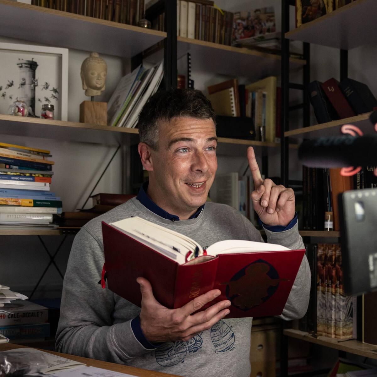 Matthieu Jasseron, el cura famoso en TikTok que decidió renunciar al sacerdocio