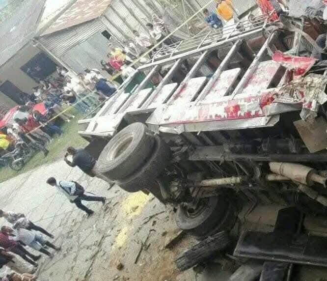 El vehículo tomaba una pendiente cuando se registró el accidente. Crédito: Red de Apoyo Cauca.