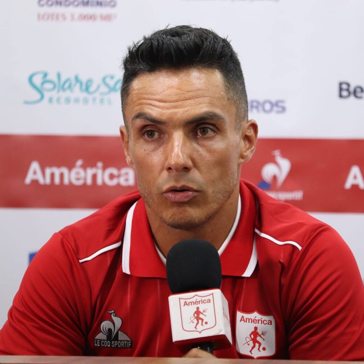 América tomó radical decisión con Lucas González, pero jugadores respaldaron al técnico