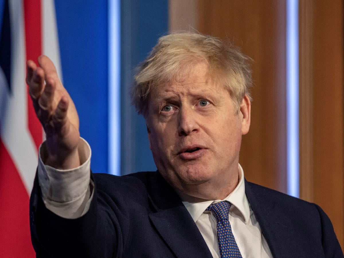 Boris Johnson pidió disculpas por asistir a un “evento” durante el confinamiento