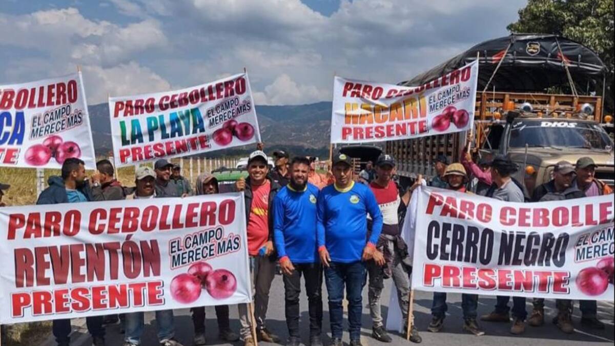 Campesinos del Catatumbo bloquean la vía que comunica a Cúcuta con la Costa Atlántica