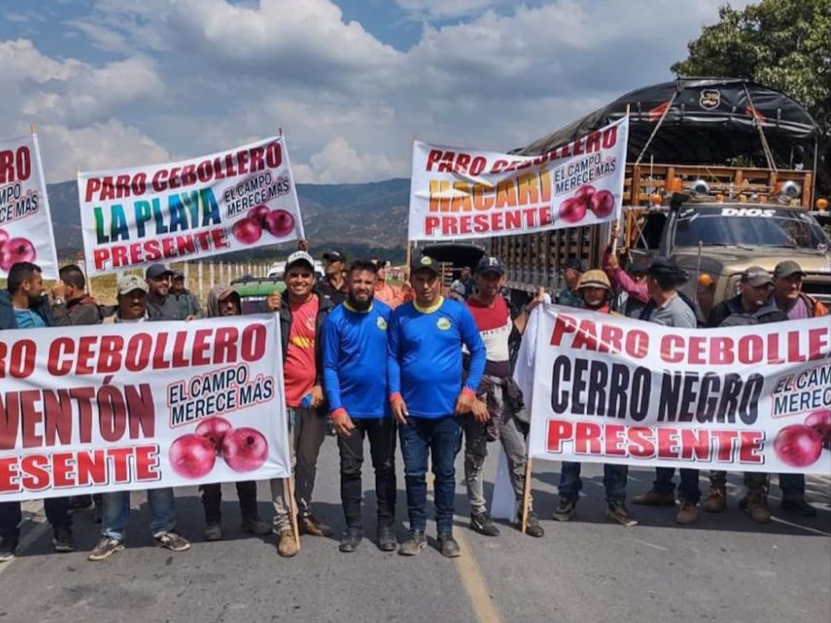 Campesinos del Catatumbo bloquean la vía que comunica a Cúcuta con la Costa Atlántica