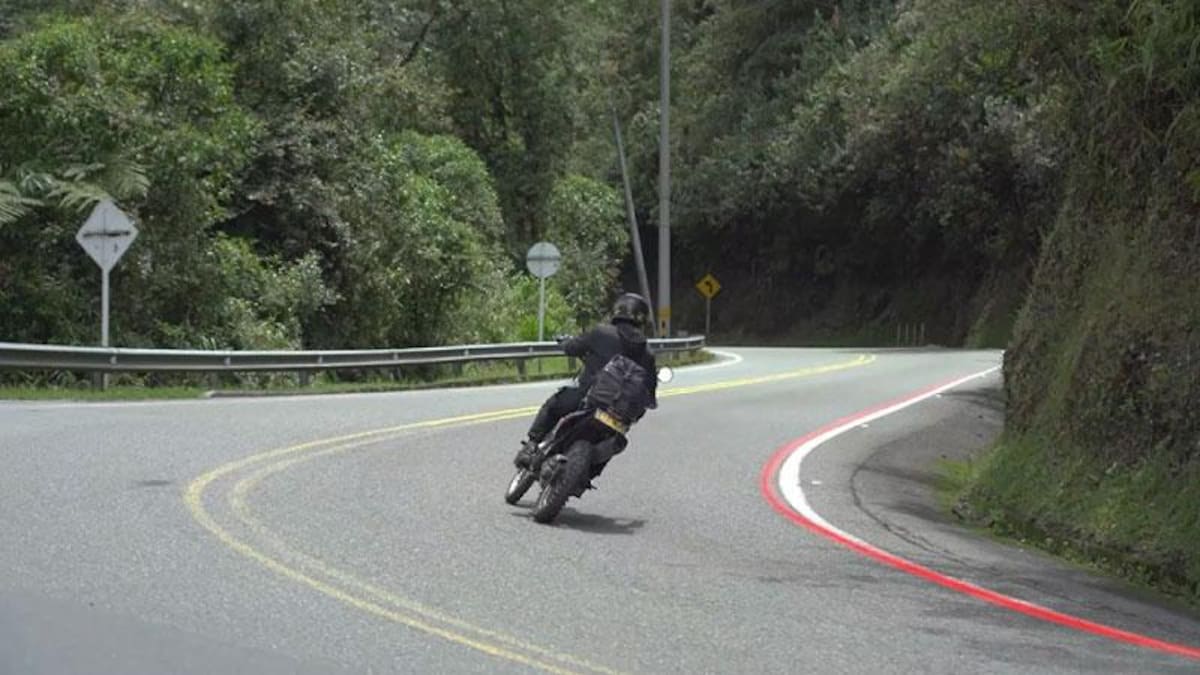 Colombia estrena líneas rojas en carreteras: ¿qué significan? No da multa, pero son claves